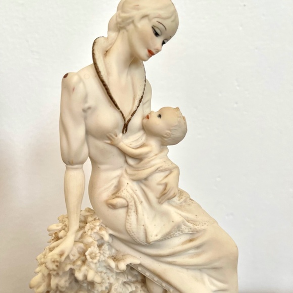 Giuseppe Armani Porcelain Woman and Child Figurine - Picture 3 of 8